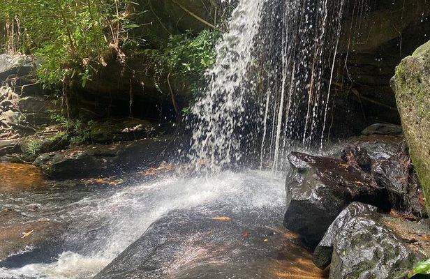 Private Kbal Spean Trekking Tour with Banteay Srei