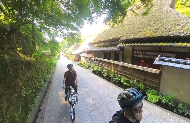 Coming Kameoka for only boat ride? Choose E-bike tour to get 100%