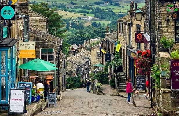 The Dales and Bronte Country Small-Group Tour from Manchester