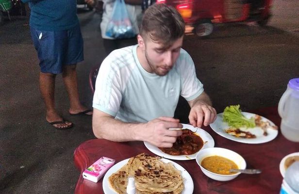 STREET Food with private city tour Colombo ( all - included )