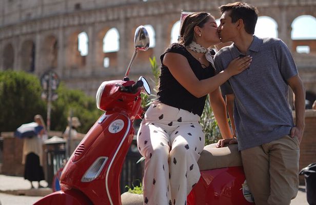 Vespa Tour in Rome with professional photographer