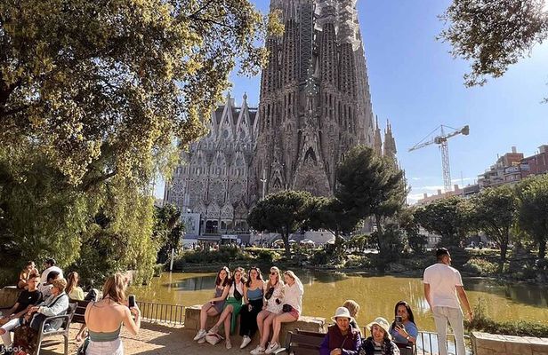 Guided Visit Tour to Sagrada Familia