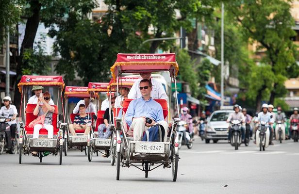 Hanoi: Walking and Cyclo ride Guided Tour with Lunch