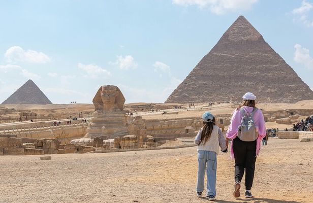 Female Guide Tour to Giza Pyramids and Sphinx Tour