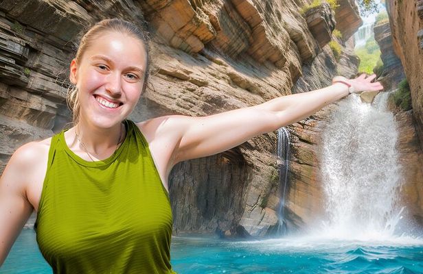 La Leona Waterfall Hike (Group Tour)