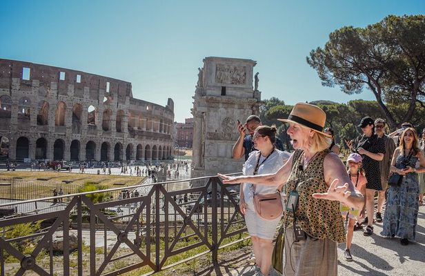 Colosseum, Palatine Hill and Roman Forum Small-Group Guided Tour