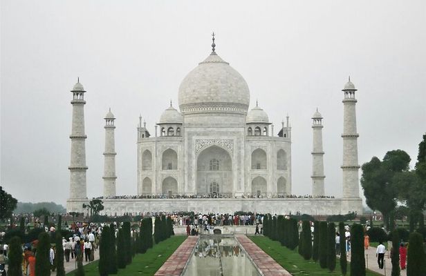 Taj Mahal and Fort Tour by SuperFast Train from Delhi