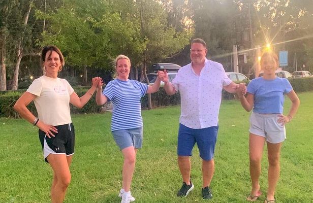 Guide to Greek culture: Dance lessons and walk in Kefalonia .