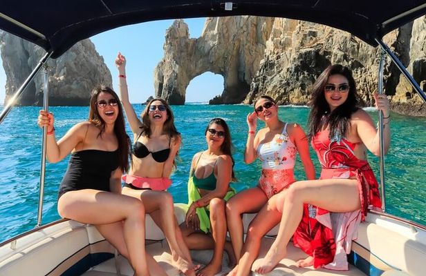 Cabo Private Yacht Tour: The Arch, Sea Lions & Scenic Beaches
