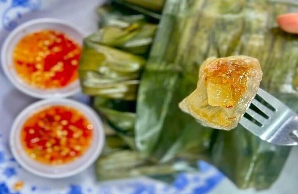 DaNang Night Foodie Tour-Sighseeing with Aodai Lady Rider Private
