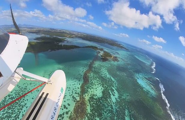 Seaplane Tours over the turquoise lagoon of the East of Mauritius