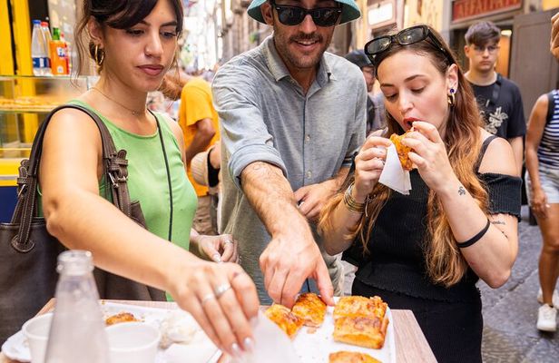 Naples Pizza & Drinks Tour: A Slice of Naples with Eating Europe