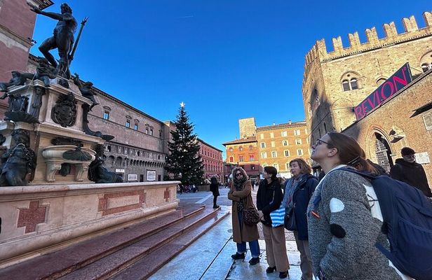 Bologna: Historical Highlights Walking Tour with Local Guide