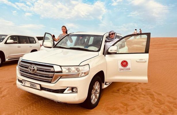 Premium Desert Safari Dubai – Luxury Adventure & Shows 