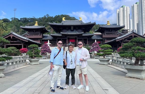 Hong Kong Private Tour with Master Storyteller (Full or Half Day)