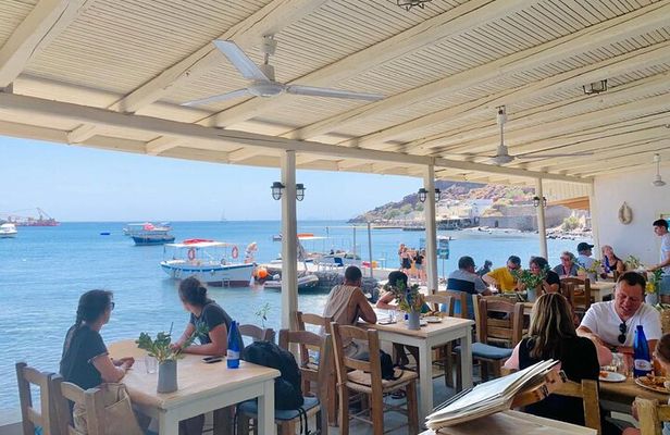 Island of Thera in One Day: 8h Island Tour, Lunch & WineTasting
