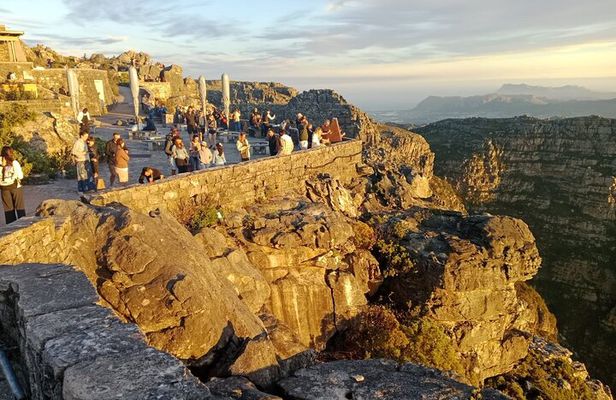 Full Day Table Mountain Cableway Ride and Constantia Wine Tasting