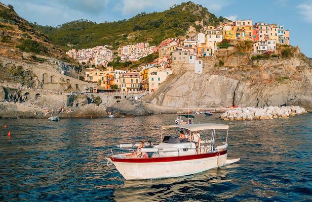Cinque Terre Daytime Boat Tour : escape into beauty and color