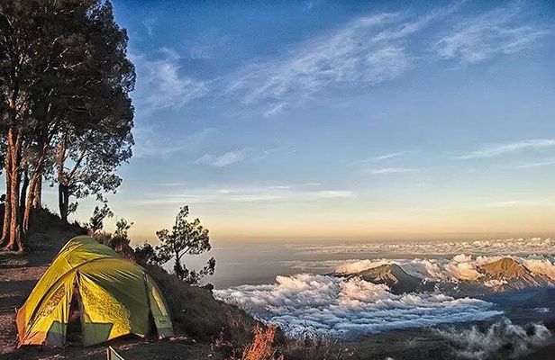 Mount Rinjani Trekking 3D2N via Sembalun – Summit, Rim & Lake