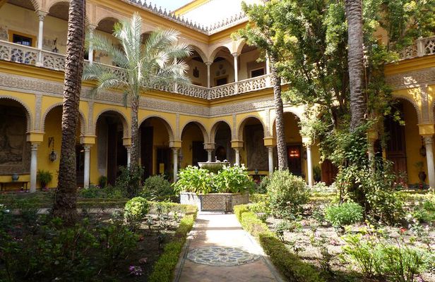 Las Dueñas Palace Guided Tour in Seville with Entrance Included