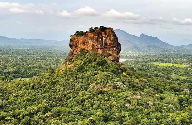 Day tour to Pidurangala Rock & Dambulla from Kandy