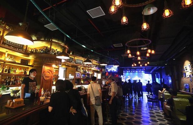 Shanghai bar hopping tour in the former French concession