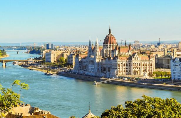 Budapest Danube River Cruise with Old Town Walking Tour