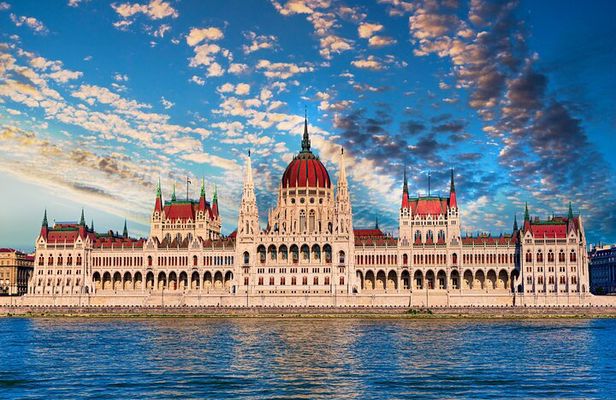 Budapest Old Town and Top Attractions Private Walking Tour