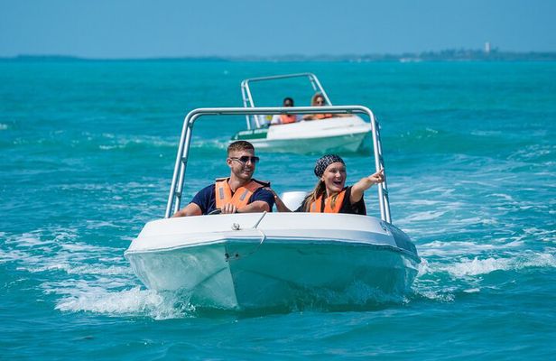 Cancun: Speedboat tour to a Virgin Beach