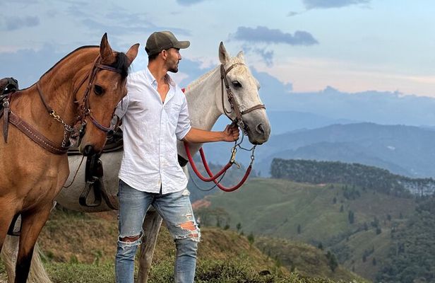 Scenic Horseback Riding in the Medellín Mountains