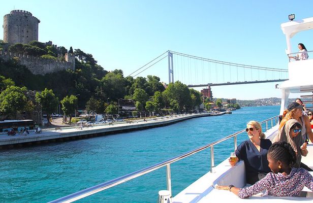 Istanbul Bosphorus &Black Sea Lunch Cruise with Swimming on Yacht