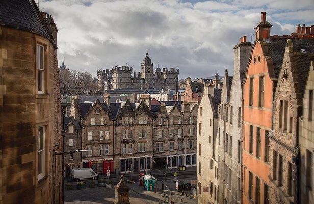 Edinburgh Castle & Royal Mile Walking Tour - Ticket Included