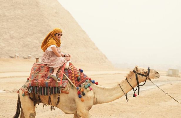 Tour in Giza Pyramids Sphinx Saqqara and Memphis