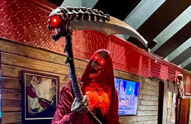 All-Inclusive Twilight Ghost Tour with a Boozy Twist