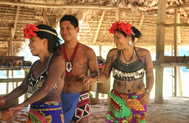 A Cultural Encounter with the Emberá Private Tour