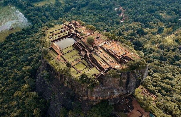 Guided Sri Lanka 11 Days Private Tour: All Transfers & HB Hotels