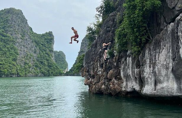 Full Day Guided Tour to Lan Ha Bay with Kayaking, Cliff Jumping
