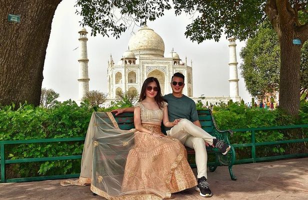 From Delhi: Overnight Taj Mahal & Agra City Tour by Car