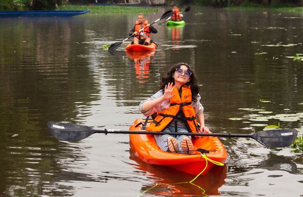 Private kayaks tour in Xochimilco & Cuicuilco pyramid