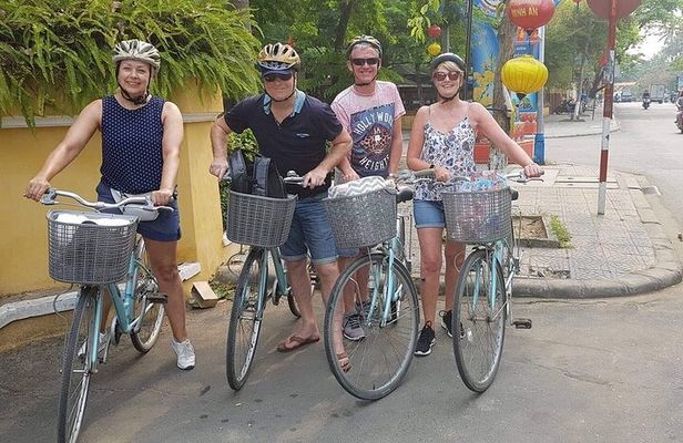 Bicycle Tour around Hoi An & Cooking Class at Tra Que Village