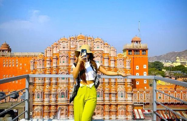 Private 2 Day Jaipur Heritage City Tour with Forts and Palaces