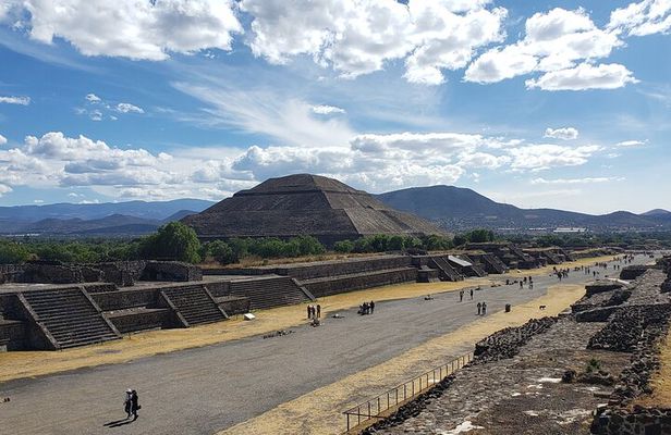 Teotihuacan Pyramids Tour, small group in Van, from Mexico City