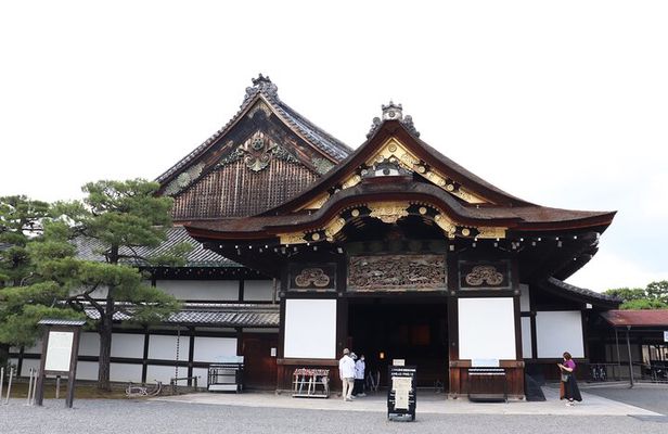 Exploring the Culture of Shogun and Samurai Shared Tour