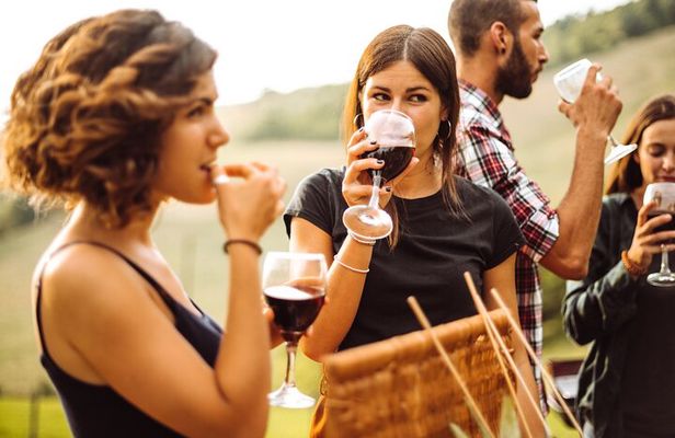 Food & Wine Taste of Southern Tasmania Tour + Cheese Making Class