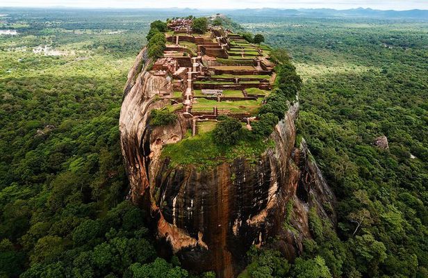 Experience the Beauty and History of Sri Lanka