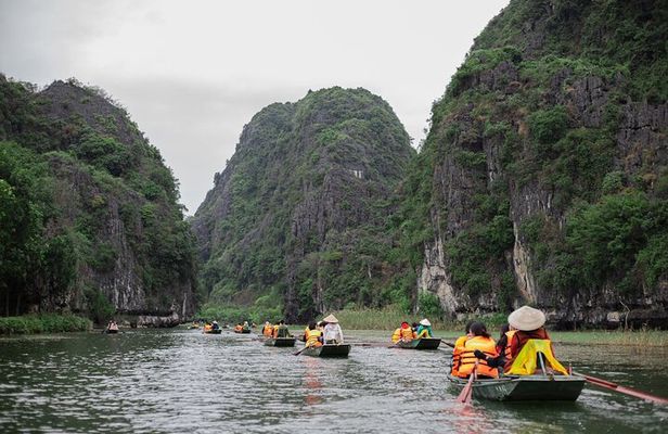 From Hanoi: Hoa Lu, Tam Coc, and Mua Cave Scenic Day Trip