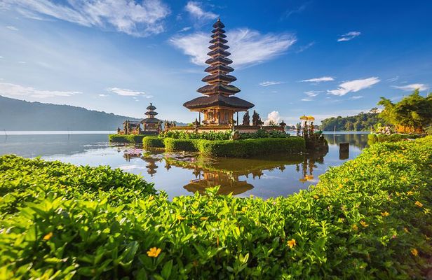 Munduk: Tamblingan jungle trek, waterfall, Ulun Danu temple