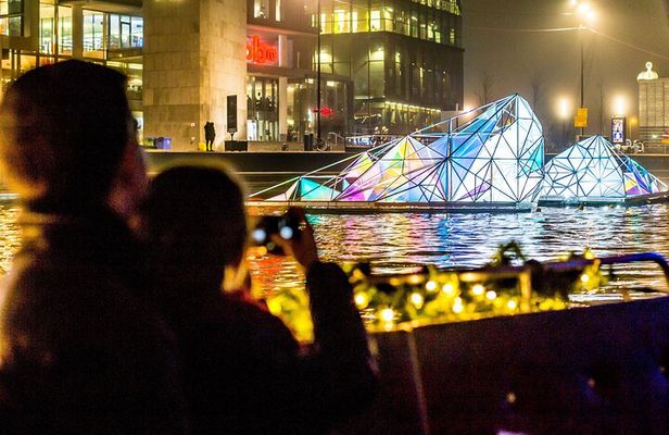 Amsterdam: Light Festival canal cruise with unlimited drinks
