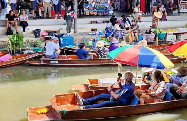 Maeklong Railway and Damnoen Saduak Floating Market Tour