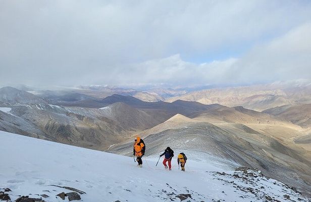 8 Days Mountaineering Experience in Ladakh India